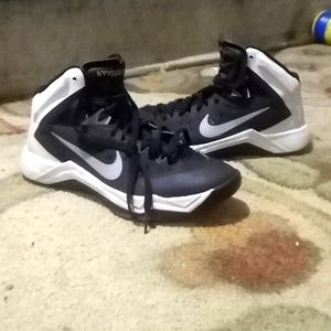 NIKE Tennis Shoes